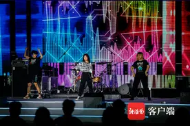 2020中国移动校园音乐盛典火爆开场 左右乐队硬核摇滚点燃激情图片