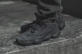 永远爱 adidas！纯黑 Yeezy 500 确定本月补货图片