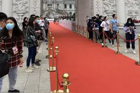 直播回顾丨横店“文荣奖”红毯来袭，王凯、朱正廷、许凯引发现场尖叫连连图片