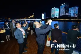 世界城市日参会嘉宾夜游闽江 福州夜色惹人醉图片