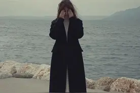 说穿搭 | 胸要多平，冬天才能不穿bra？图片