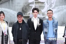 朱正廷亮相文荣奖颁奖红毯 气质高贵王子范十足图片