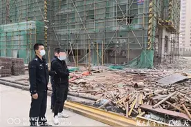 盗贼换脏衣服伪装进工地偷窃，黄陂警方：你以为穿上马甲我就不认识你啦图片