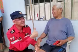 能下水救人，也能上台唱歌！福州这位酒店老板，超赞图片