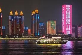 ​阿里巴巴董事会主席张勇，先吃热干面再登黄鹤楼：“我来武汉兑现承诺了”图片