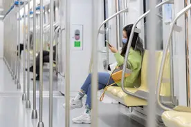 你“被5G”了吗？5G套餐无法改4G 更有运营商下架4G套餐图片