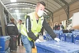 “复兴号”高铁首次变身货运专列图片