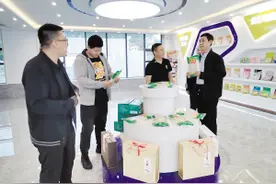 扶贫队长老李：平坊村的亲人图片