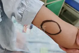 深圳9岁女童“撸猫”撸出怪病？医生：这病可能导致失明图片