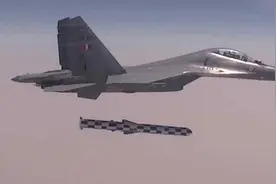 印度战斗机远程奔袭后发射布拉莫斯导弹，印媒硬要扯上中国图片