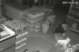 10岁男孩被锁超市仓库一整夜 家长急疯！他却在吃吃喝喝跳舞解闷……网友：他干了我小时候一直想干的事图片