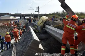天津铁路桥坍塌致7死5伤 目击者：坍塌后多人落水 正值涨潮救援困难图片