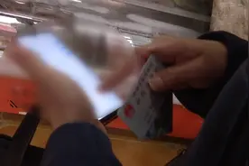 警惕“小额免密支付”包里装着pos机面对面盗刷银行卡50笔图片