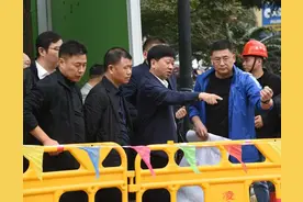 童炜鑫现场督导城区雨污管网改造和污水“零直排区”建设项目图片