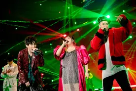 《说唱新世代》懒惰夺冠，于贞等8强选手组厂牌“W8VES”图片