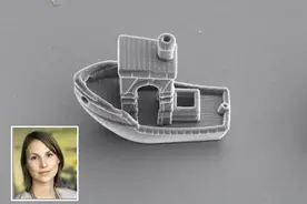 荷兰莱顿大学3D打印世界上最小的船 阔度仅人类头发3分之1图片