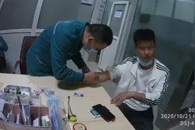 男子酒驾逆行，查获后竟然是在逃人员图片