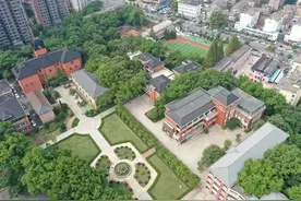 「儒林街」狮子山上说过往图片