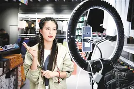 进口货消费加速线上化图片