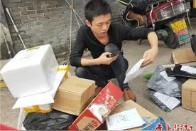 最忙的时候每天仅睡4小时！快递小哥眼中的“双11”竟是这样图片