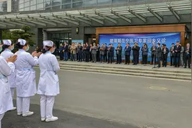 35位在宁医卫专家第七年回故里为建湖父老乡亲义诊图片