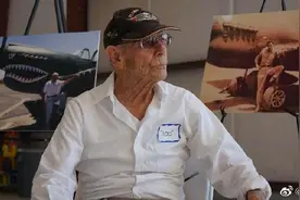 美国飞虎队老兵驾机庆百岁生日图片