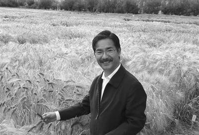 浠栬韩鍚庣暀涓嬮潚绋炵ⅶ娴? onerror=