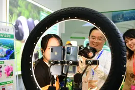“二师兄”成农博会最红主播，消费者赶在农博会最后一天来购物图片