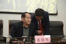 实现了90岁生日愿望的袁隆平，高兴得像个孩子图片