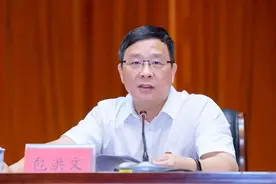 海南省委常委、三亚市委书记童道驰落马后 由市委副书记、代市长包洪文临时负责市委工作图片