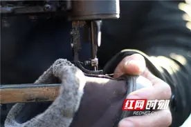 手工艺的“声音”|在你遗忘的角落 补鞋的故事在继续······图片