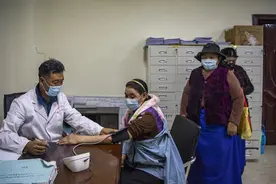 半月谈｜易地搬迁，决战世界之巅图片