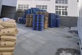 突发！青岛即墨一工厂突发火灾 浓烟弥漫数公里图片