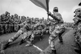 拔河比赛——凝心聚力得胜利图片