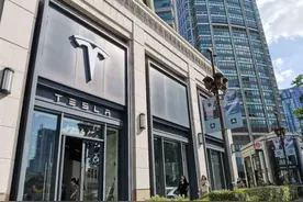 上海外牌限行升级观察｜新能源车门店热闹如菜市，市民担忧绿牌车多加剧拥堵图片