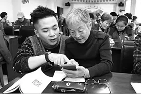 中老年人，迷上短视频但别迷失自我图片