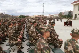动图｜整齐划一！速围观新兵第一次队列会操图片