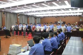 “黑霸王”团伙覆灭记图片