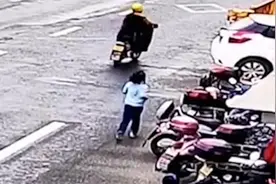 8岁女儿怕打针逃出医院，妈妈报警求助视频封面