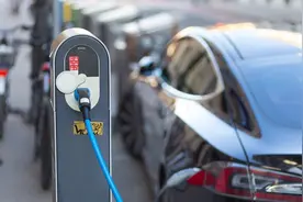 北汽极狐总裁被指“羞辱”车主，曾称愿意“跪下来”为用户服务图片