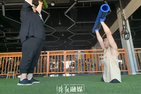 太励志！无腿小伙在洛阳当健身教练走红网络！女学员主动找上门图片