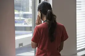 15年前的一次手术，让44岁女老板备受折磨：胸上长满小疙瘩，已是中晚期乳腺癌图片