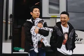 想看央视主持人日常互动？《你好生活2》撒贝宁尼格买提倪萍等你图片
