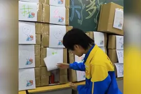 惊喜还是惊吓全凭手气 老师把零食、试卷、免写作业券塞入盲盒 学生当堂拆开一片欢腾视频封面