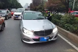 “查封车”竟然还敢上路？株洲交警：扣押图片