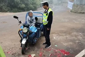 人小“胆大”！云南宣威11岁小孩开三轮摩托上路被查图片