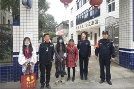 成绩太差厌学，两名初中女生逃学后，想坐火车去武汉找做美容的“姐姐”，准备学美容赚钱图片
