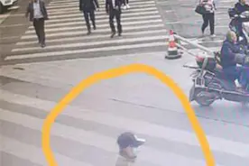 成都85岁老人地铁站走失12小时后被寻回 家属：感谢警方与志愿者图片