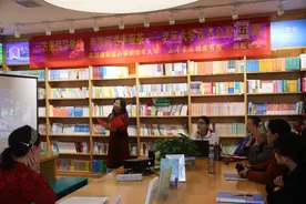 这场老年大学读书会 带你感受“老如茶香韵味悠扬”图片