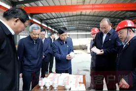 助力“上天梯”扶摇青云间图片